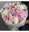 Букет «Miu» с кустовыми розами и гортензией