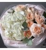 Белая гортензия и кустовая роза Pavlova 2