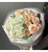 Белая гортензия и кустовая роза Pavlova 1