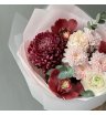 Стойкий букет с ранункулюсом, бигуди и орхидеями 3