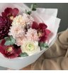 Стойкий букет с ранункулюсом, бигуди и орхидеями 4