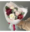Стойкий букет с ранункулюсом и хризантемой бигуди