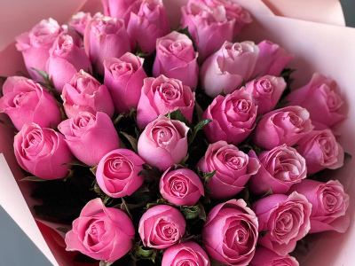 Моно букет Кенийская розовая роза 35шт