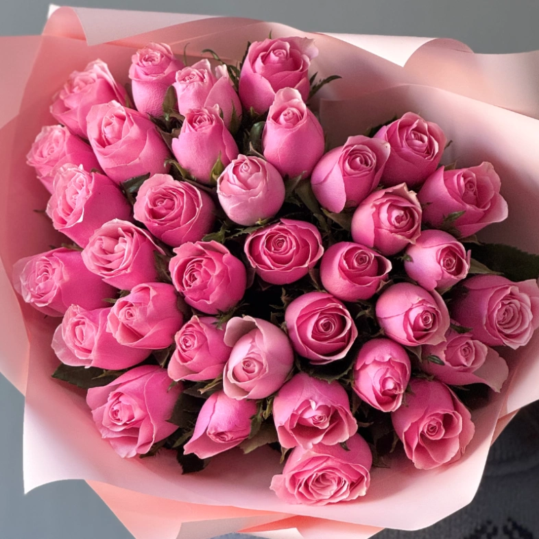 Моно букет Кенийская розовая роза 35шт