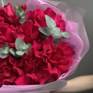 Розы и эвкалипт «Яркая любовь»  3