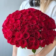 101 красная роза Кения в шляпной коробке  4