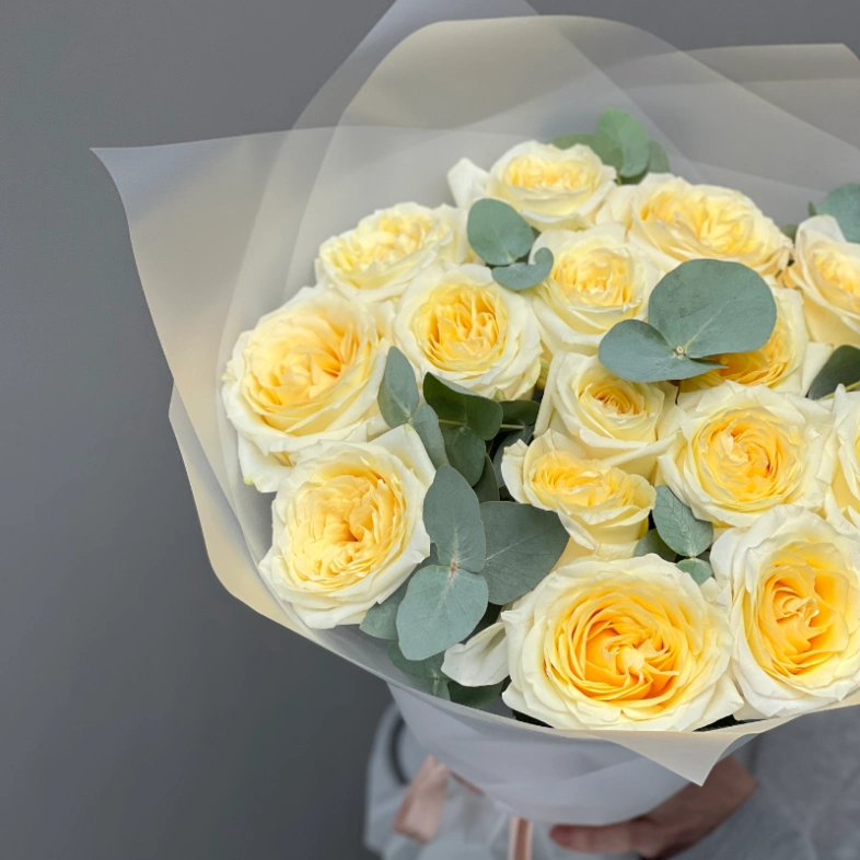 Букет из роз Канделайт с эвкалиптом 15