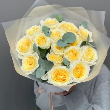 Букет из роз Канделайт с эвкалиптом 15