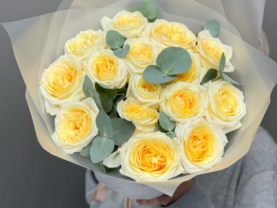 Букет из роз Канделайт с эвкалиптом 15