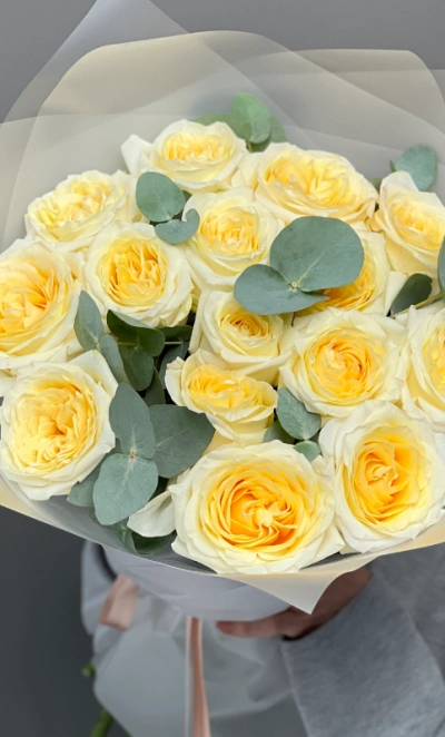 Букет из роз Канделайт с эвкалиптом 15