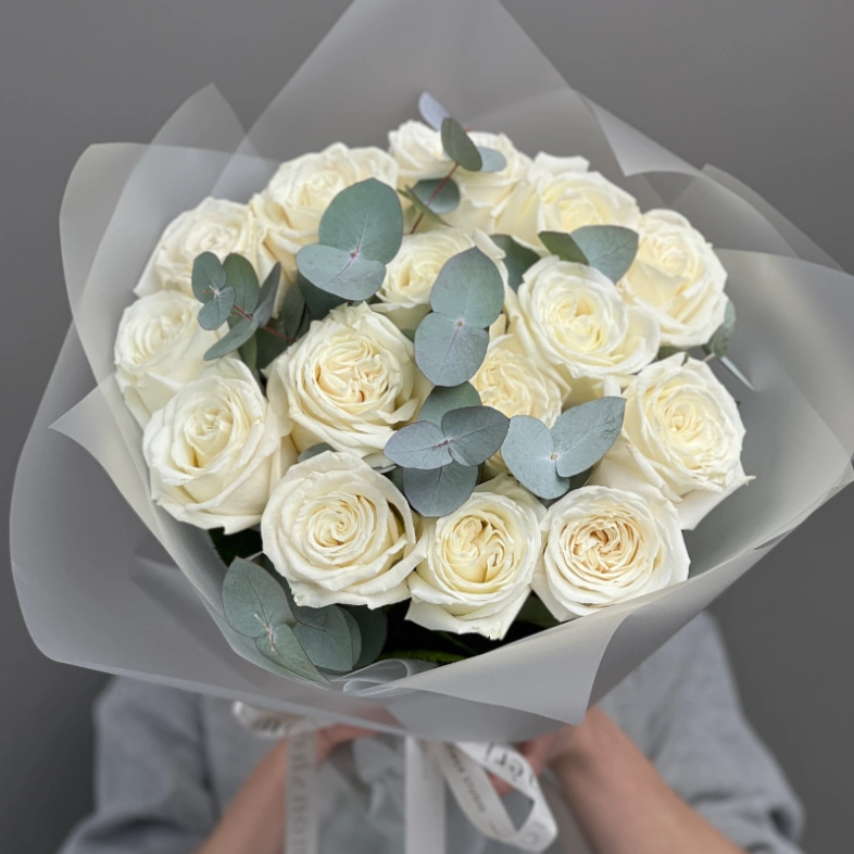 Букет 15 Плая бланка белая с эвкалиптом 