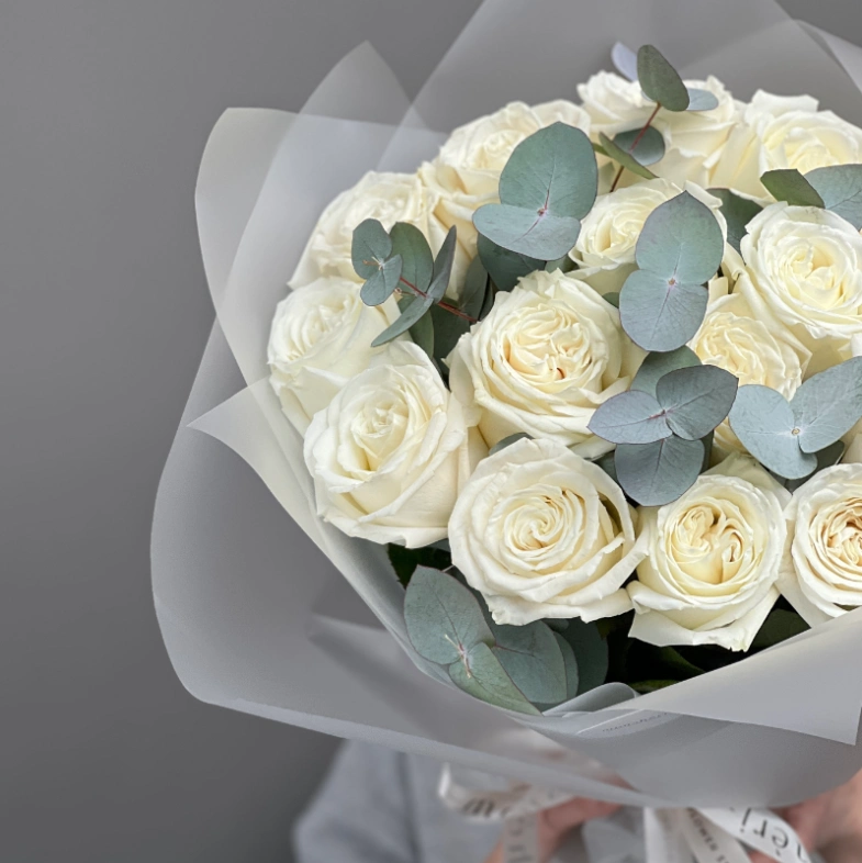 Букет 15 Плая бланка белая с эвкалиптом 