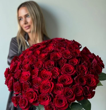 Монобукет 101 красная роза премиум 