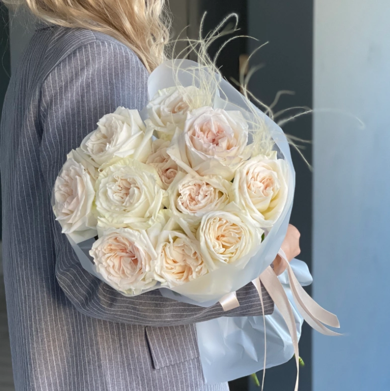 Букет цветов из парфюмированных роз Вайт О,Хара