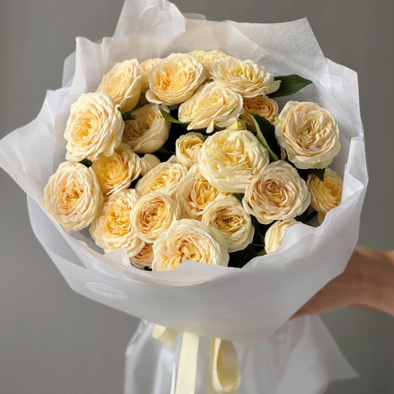 Букет цветов из кустовых роз «Изабелла» 7шт