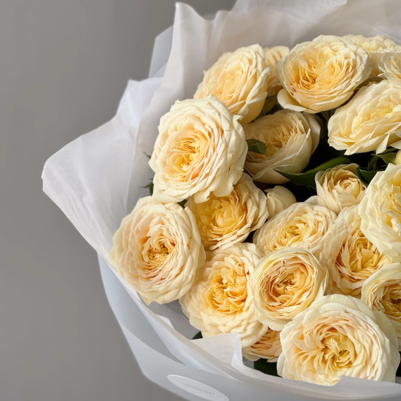 Букет цветов из кустовых роз «Изабелла» 7шт