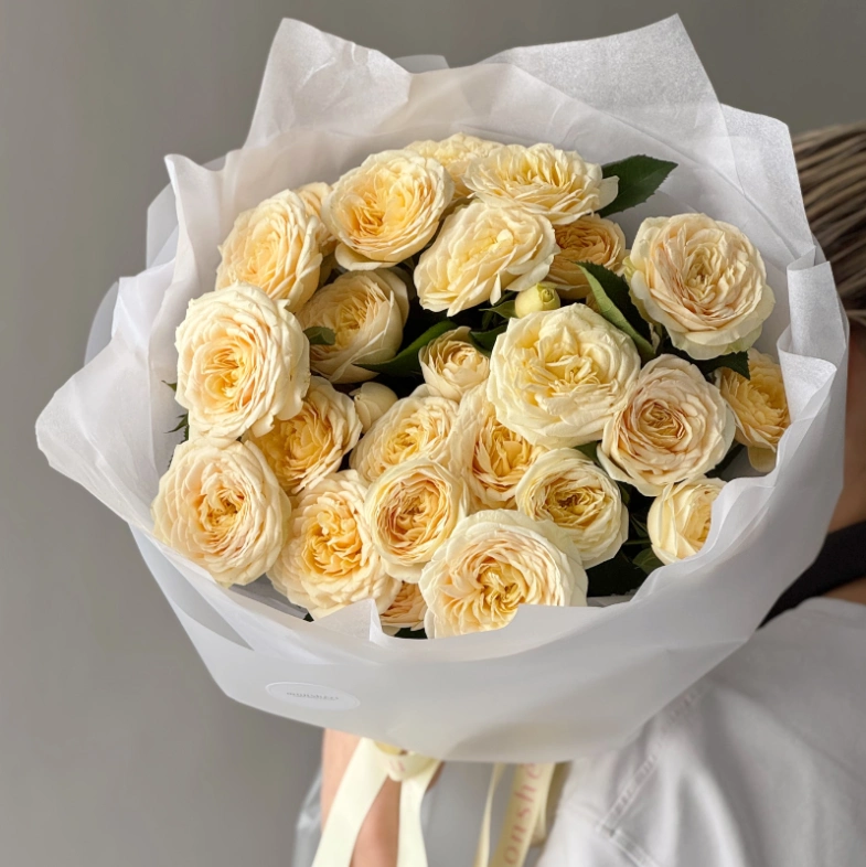 Букет цветов из кустовых роз «Изабелла» 7шт