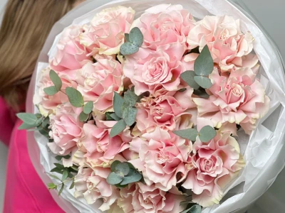 15 французских роз «Пинк Мондиаль»