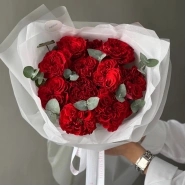 Пионовидные розы Ред Ай 11 0