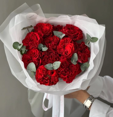 Пионовидные розы Ред Ай 11