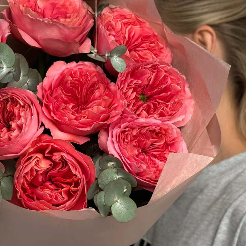 Розы с эвкалиптом «Кенди»