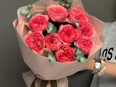 Розы с эвкалиптом «Кенди»