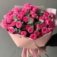 Букет кустовые розы Жизель 13 шт с эвкалиптом 1