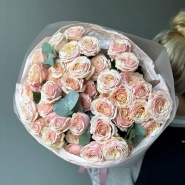 Кустовые розы «Тендрессе» 11 с эвкалиптом  2