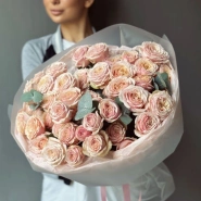 Кустовые розы «Тендрессе» 11 с эвкалиптом  0