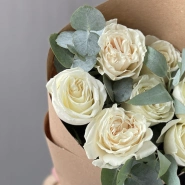 Белые розы Плая Бланка в крафте  3