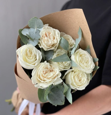 Белые розы Плая Бланка в крафте 