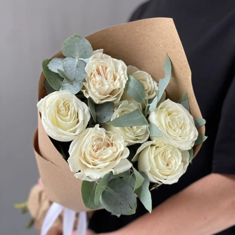 Белые розы Плая Бланка в крафте 