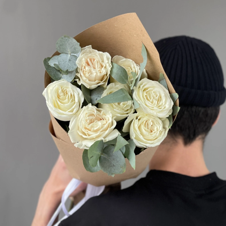 Белые розы Плая Бланка в крафте 