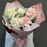 Монобукет из французских роз бело-розовый 1