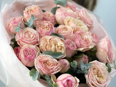 Любимой 💗5 кустовых роз тендрессе с эвкалиптом