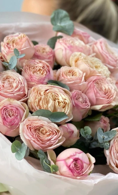 Любимой 💗5 кустовых роз тендрессе с эвкалиптом