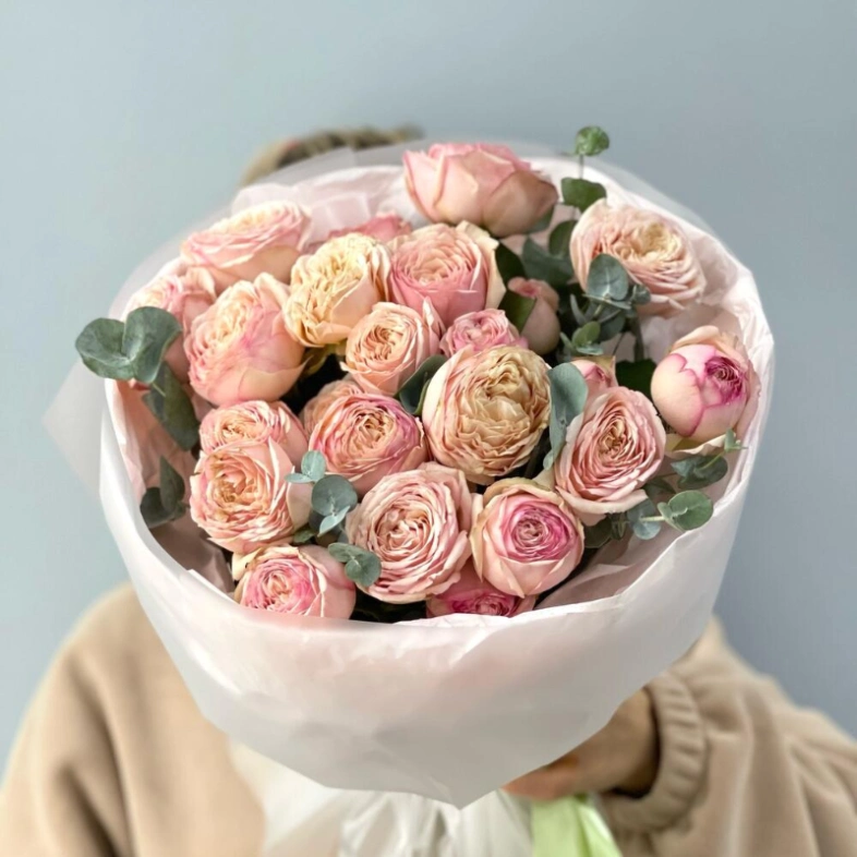 Любимой 💗5 кустовых роз тендрессе с эвкалиптом