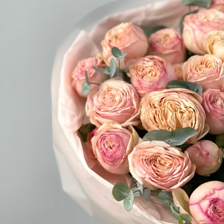 Любимой 💗5 кустовых роз тендрессе с эвкалиптом