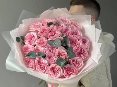 Шикарное моно из пионовидных роз