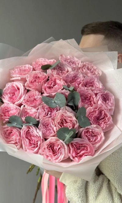 Шикарное моно из пионовидных роз