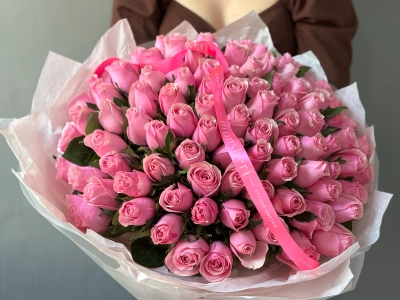 101 кенийская розовая роза в упаковке