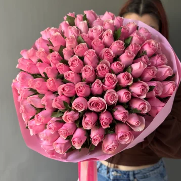 101 розовая кенийская роза в упаковке