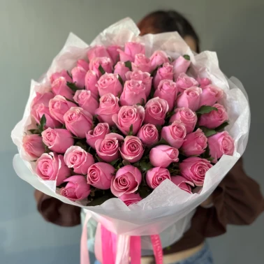 51 кенийская розовая роза в упаковке