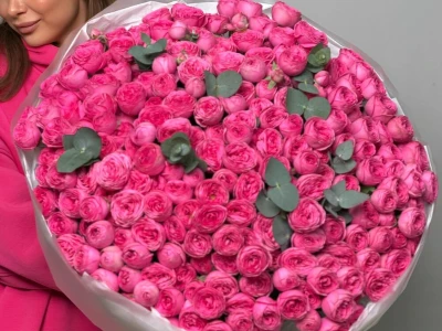 Букет кустовых роз «Море любви»