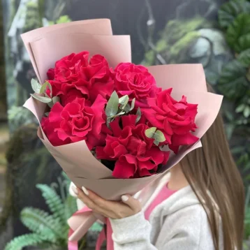 Букет «Яркая девочка» с розами