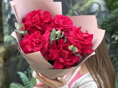 Букет «Яркая девочка» с розами