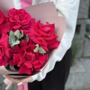 Букет «Яркая девочка» с розами 4