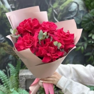 Букет «Яркая девочка» с розами 1