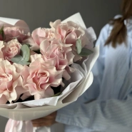 Французские розы 9шт с эвкалиптом «Аристократка» 4