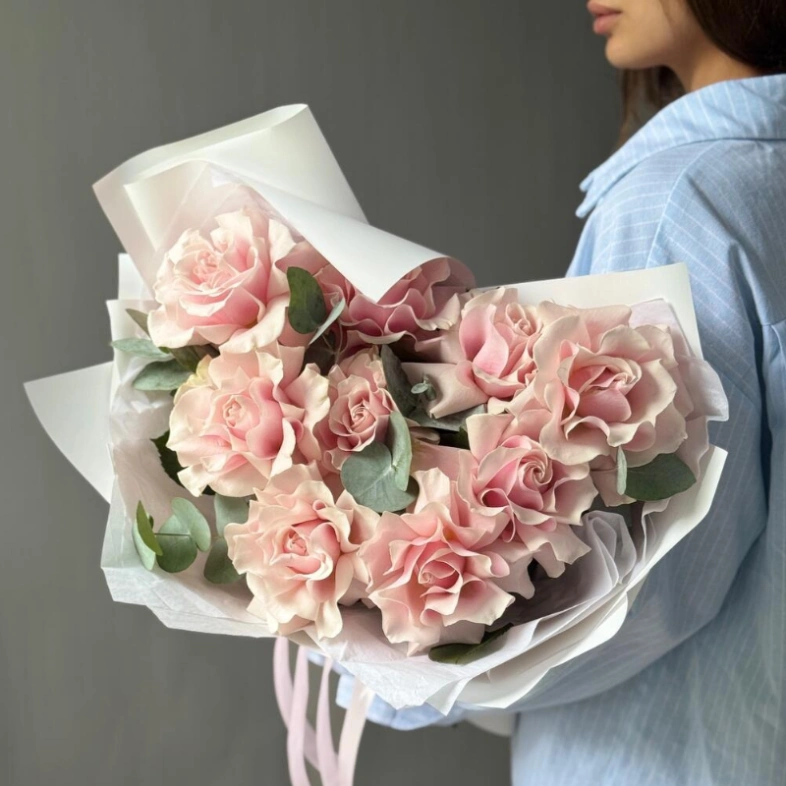 Французские розы 9шт с эвкалиптом «Аристократка»